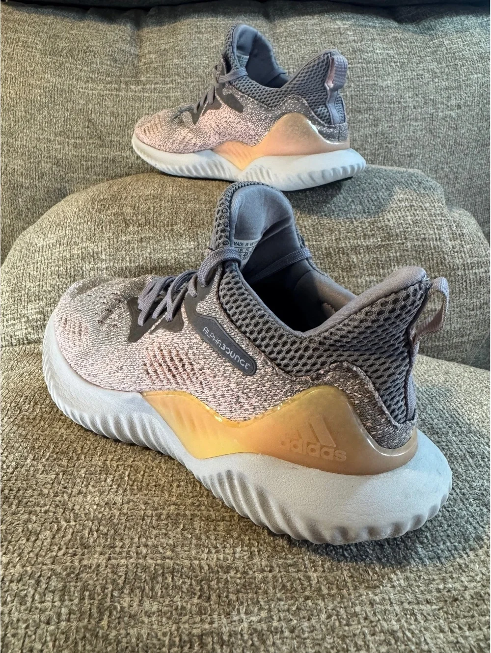adidas Alphabounce Beyond Men’s Grey/Real Magenta/Clear Orange HWA1Y3001 Size 7
